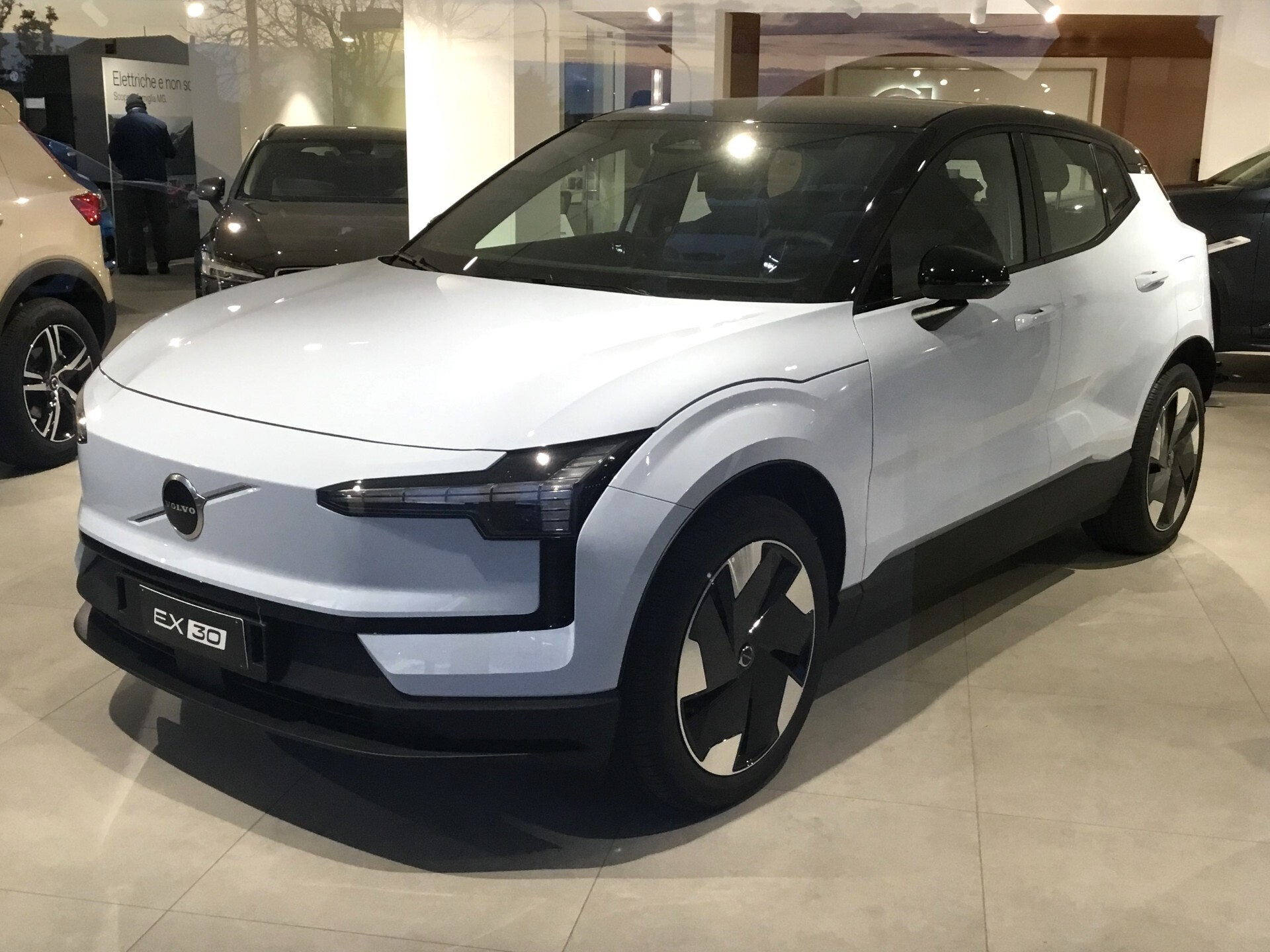 VOLVO EX30