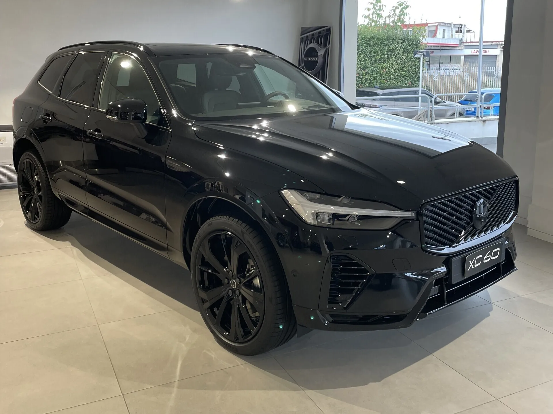 Foto Volvo XC60 T6 Plug-in hybrid PHEV AWD Ultra Black Edition